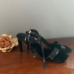 COLIN STUART GENUINE black patent leather 3 1/2 inch square toe sandals. Size 7
